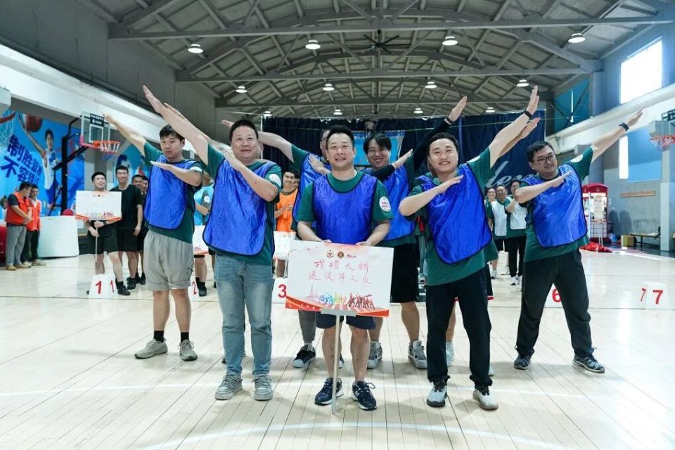 趣味竞技完, 字样的充气