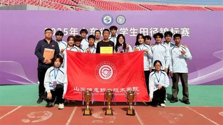 学校坚持立 学校坚持立